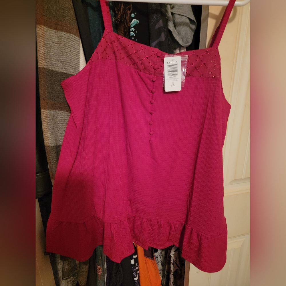 Torrid. Texture knit woven eyelet, square neck, swing tank. Size 2x
